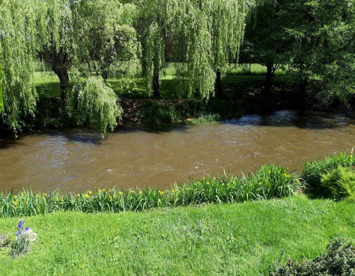 Maison Au Bord De La Riviere Dronne En Perigord Vert Saint-Front-la-Rivière 外观 照片